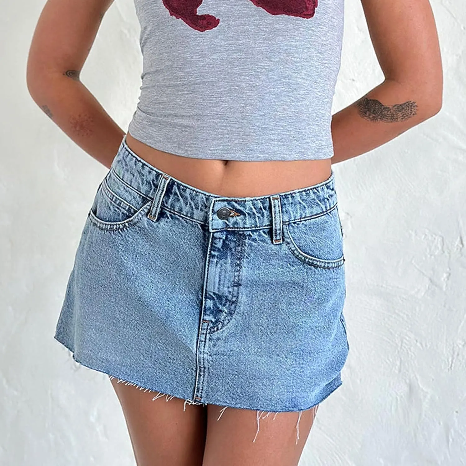 Women's Single Button Front Low Waist Raw Hem Plain Denim Mini Skirt with Pockets