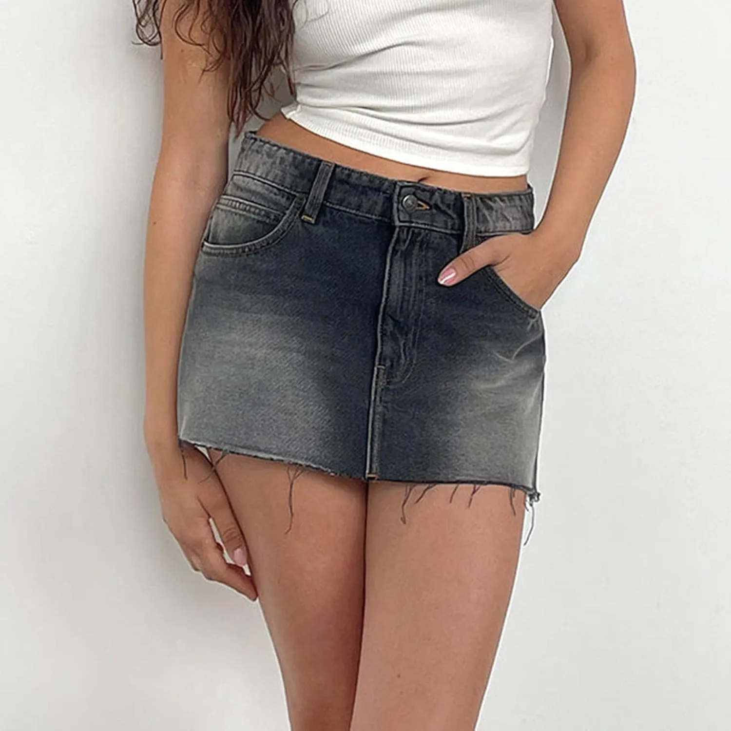 Women's Single Button Front Low Waist Raw Hem Plain Denim Mini Skirt with Pockets